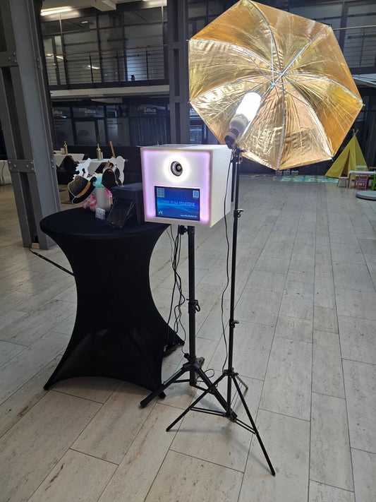 Fotobox - Paket 4 (Inkl. Drucker + Hintergrund Leinwand + Lieferung und Aufbau)